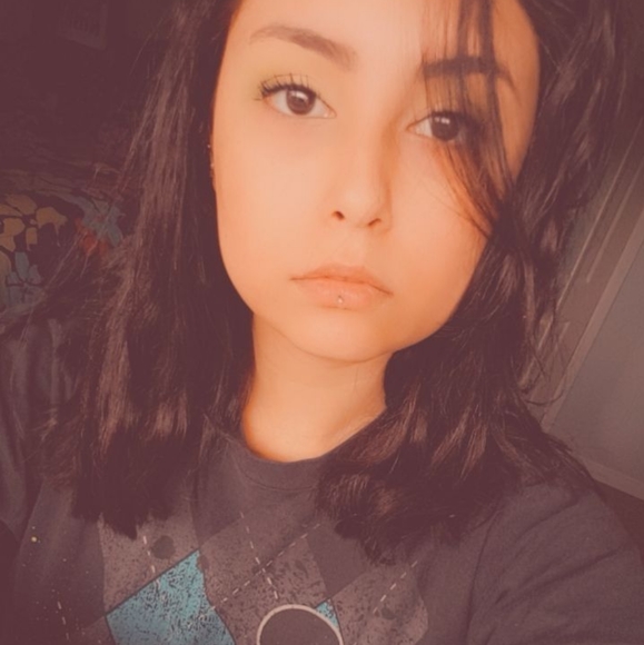 Meet your Posher, Chy Summer - Picture 2 of 6